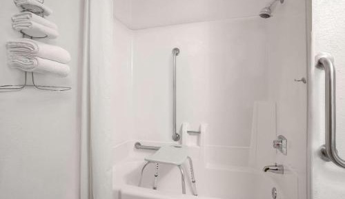 Queen Room - Mobility Access/Non-Smoking