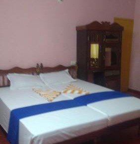 Deluxe Double Room (2 Adults + 1 Child)