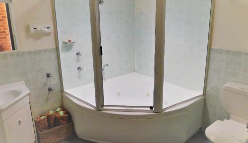 Deluxe Suite with Spa Bath