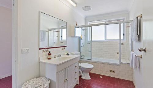 Large One-Bedroom Apartment