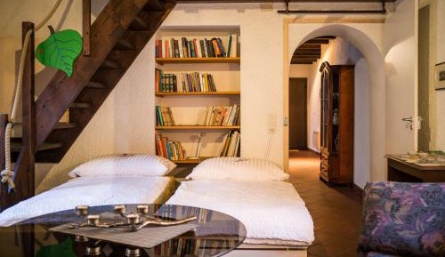 Deluxe Twin Room with Shared Bathroom