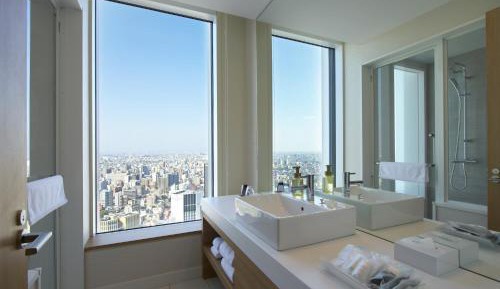 Deluxe Corner Twin Room with View Bath - Non-Smoking