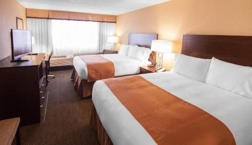 Queen Room with Two Queen Beds - Non-Smoking