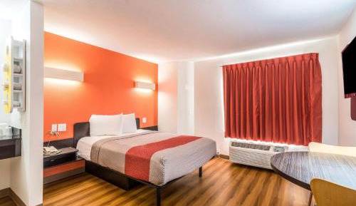 Queen Room - Non-Smoking