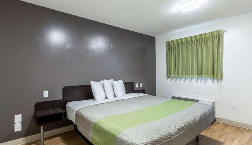 King Room - Disability Access - Non-Smoking