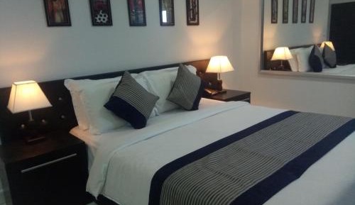 Deluxe King Suite