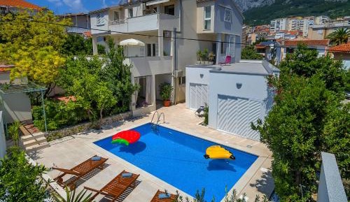 Apartment with Garden View