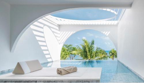 Oceanfront Balcony Pool Suite	 