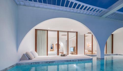 Oceanfront One-bedroom Pool Suite