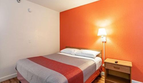 Queen Room - Disability Access - Non-Smoking