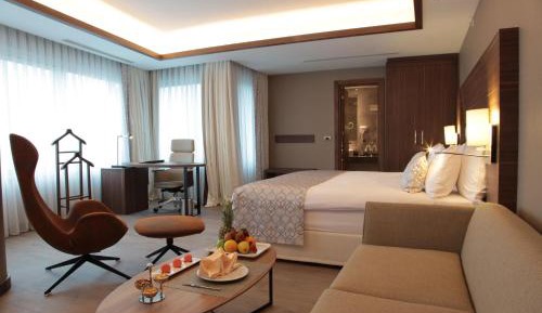 Corner Suite with Free Airport Transfer