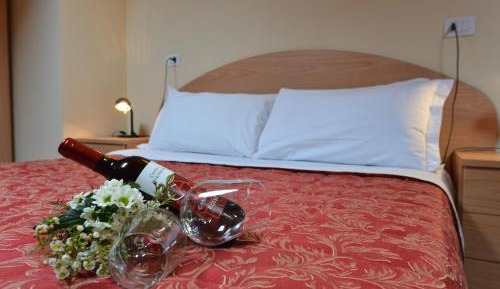 Comfort One-Bedroom Apartment (5 Adults)