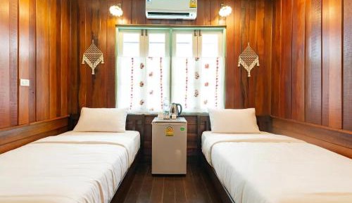 Quadruple Room with Private Bathroom