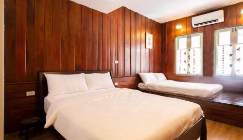 Quadruple Room with Private Bathroom