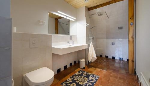 Basic Triple Room with Shared Bathroom - Vasekoja Inn