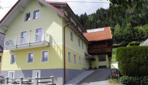 Apartment with Mountain View
