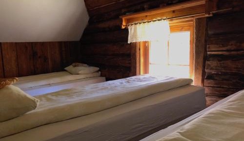 Basic Triple Room with Shared Bathroom