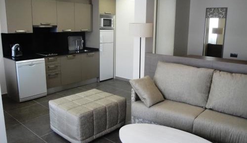 One-Bedroom Apartment (2-5 Adults)