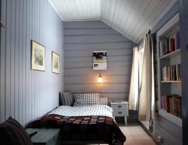 Single Room with Shared Bathroom