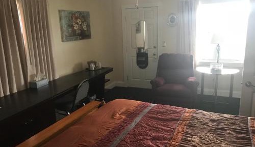 Deluxe Queen Room