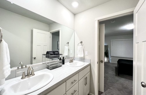 Forest Grove House | WFH Zen Den Near McMenamins