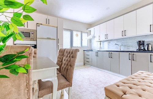 Sisli Apartment | Duplex Flat w Fireplace 7 min to City's Nisantasi