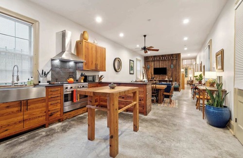 Seventh Ward House | Rustic Industrial Home w heated Pool/Hot Tub, Steps to FQ