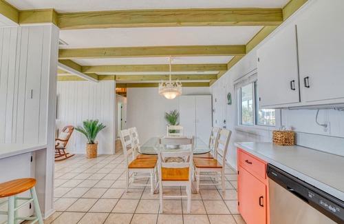 Inlet Harbour House | Oceanfront, Four BedroomThree Bathroom (Ground Level space)