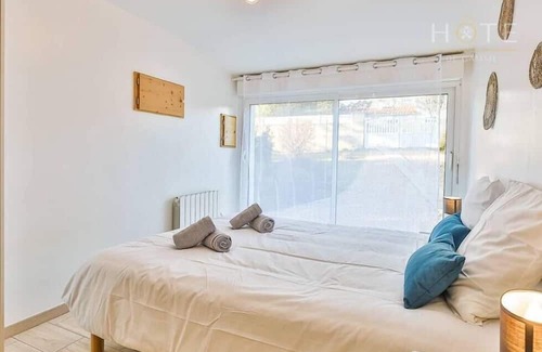 Longeville-sur-Mer House | House with garden, near the sea.