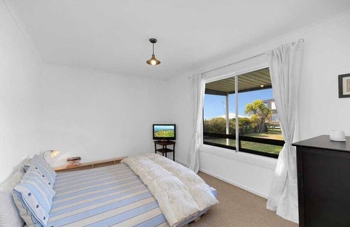 Kilcunda House | Kilcunda surf-beach, ocean-views two-storey beach shack on the Bluff