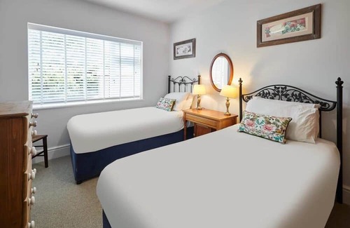 Hognaston House | Host & Stay | The View at Orchard View