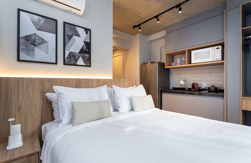 Jardins House | Studio c/ sacada e área externa a lado da Paulista