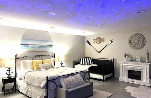 North Clairemont House | San Diego “Idyllic Beautiful House” w/Heated Pool