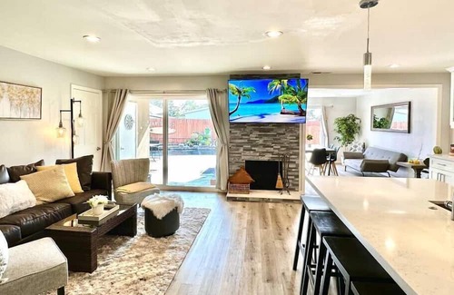 North Clairemont House | San Diego “Idyllic Beautiful House” w/Heated Pool