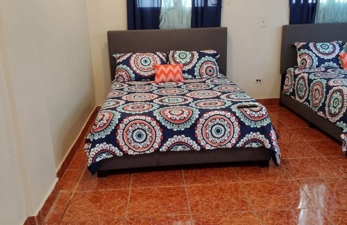 Canas House | 3 Minutes From Walmart, Homedepot ,ihop, chik filet Wendy Fitness