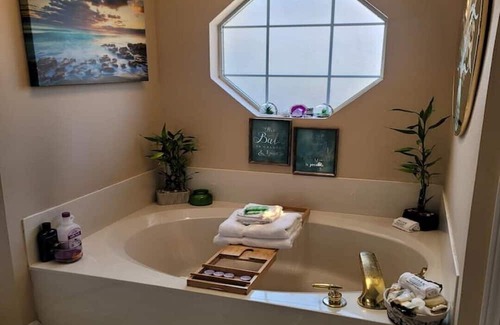 Shreveport House | Beautiful, Cheerful (Beach house) with a pool and King size suite