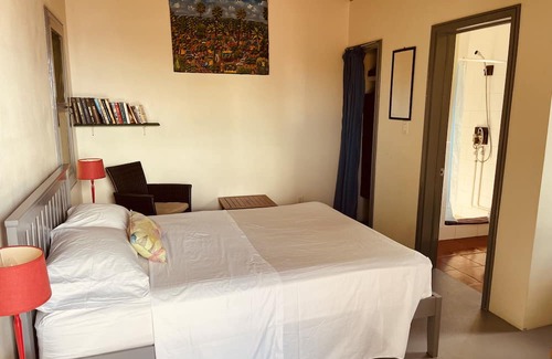 Pond Hill Cottage | Garden East cottage with stunning views & wifi