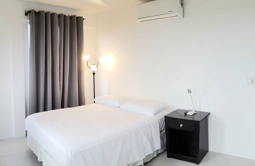Runaway Bay Apartment | Ocean View