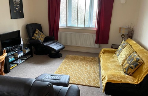 Hatfield Apartment | ENTIRE 2BED APARTMENT HATFIELD 5 MINUTES FROM THE STATION