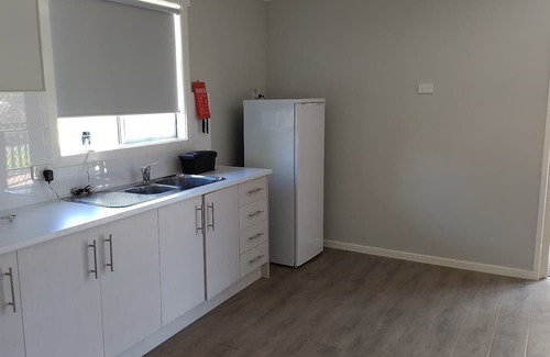 Marysville Cottage | Marysville in town Darwin-Split AC-Smart tv-WIFI byo linens clean as you go