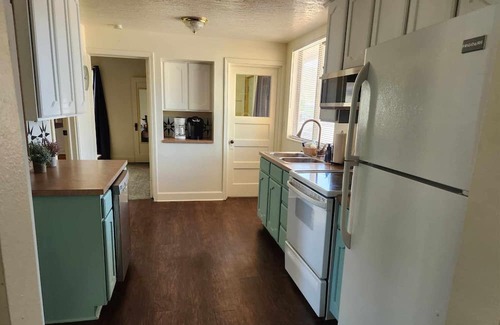 Pocatello House | King Bed Pet Friendly ISU Park House Seconds to Pool and Zoo in Summer