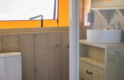 Roquebrune-sur-Argens Ski Chalet | Luxe 5 Pers. Villatent at family campsite Leï Suves on the beautiful Côte d’Azur