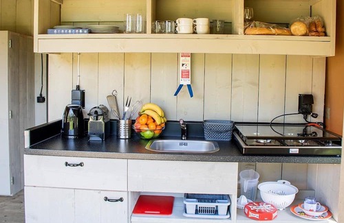 Roquebrune-sur-Argens Ski Chalet | Luxe Sanitary XL 6 Pers. Villatent at 4-star campsite in the Côte d'Azur