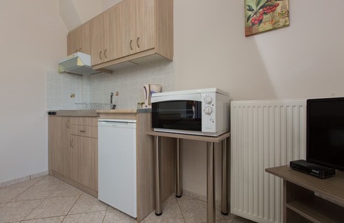 Melissourgakion Apartment | Kamelia Villa with private pool, BBQ, playground, surrounded by nature!