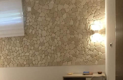 Municipio 5 Villa | The blatant red tulip