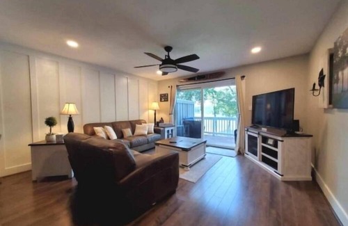 North Shore House | Shorely Heaven: WiFi, Disney+, Amazon Prime, YouTubeTV, (2) Kayaks Wide Water Lake Views