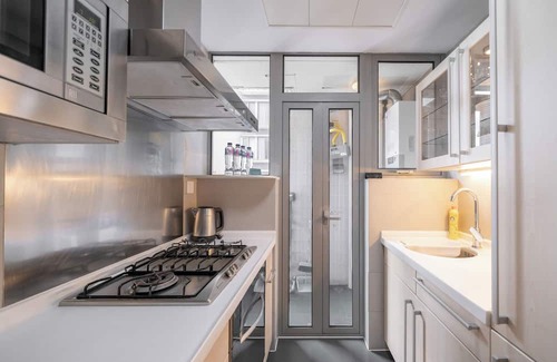 Xujiahui Bed & Breakfast | Tyms Family 2BR 1BA Apt Xujiahui Center