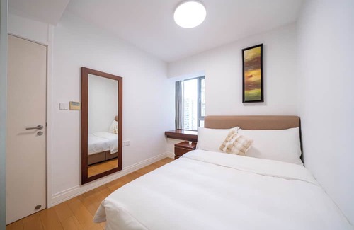 Xujiahui Bed & Breakfast | Tyms Family 2BR 1BA Apt Xujiahui Center