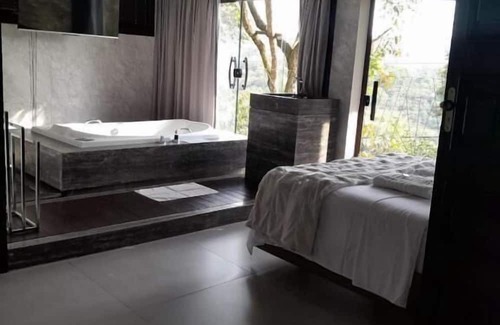 Sao Sebastiao das Aguas Claras Hotel | Pousada Canto da Lua - Macacos