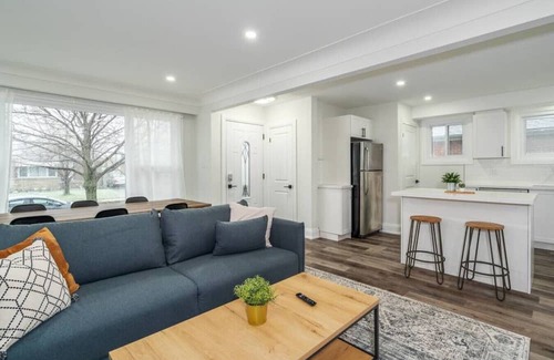 Hamilton House | 3 bed w/work desk+wi-fi Mins to college+hospital